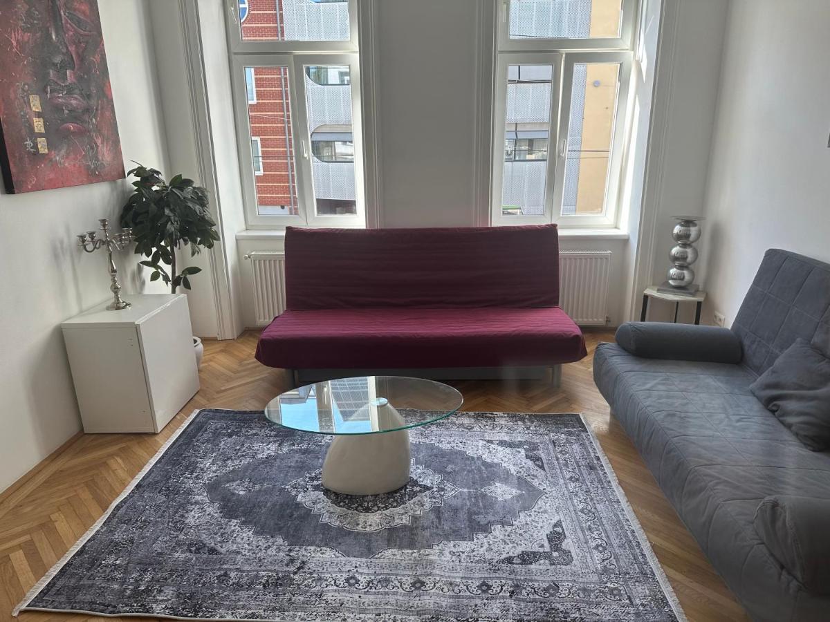City Apartment Wina Bagian luar foto